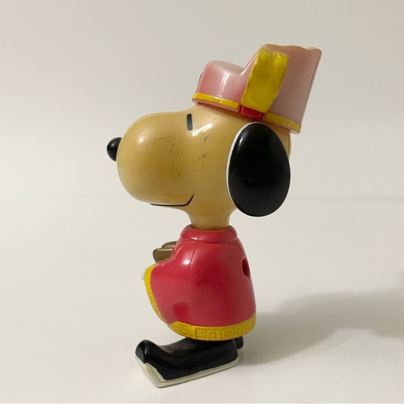 Vintage Snoopy World Tour Hong Kong Figure Toy - Picture 6 of 9